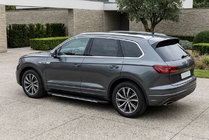 Volkswagen Touareg 2018– Bočné nášľapy Bosphorus Grey (2 ks, hliník) fotografia 1
