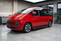 Hyundai Staria 2021– Bočné nášľapy Maya V1 (2 ks, hliník) fotografia 1