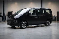 Hyundai Staria 2021– Bočné nášľapy RedLine V1 (2 ks, hliník) fotografia 1
