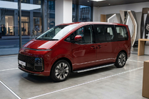 Hyundai Staria 2021– Bočné nášľapy Fullmond (2 ks, hliník) fotografia 1