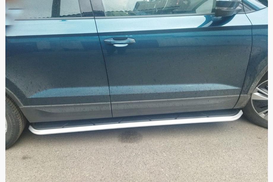 Skoda Karoq 2018– Bočné prahy OEM V2 (2 ks, hliník) Fotografia 3