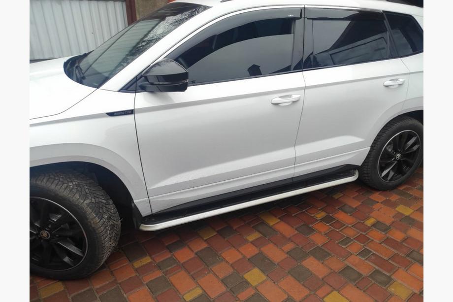 Skoda Karoq 2018– Bočné prahy OEM V2 (2 ks, hliník) Fotografia 1