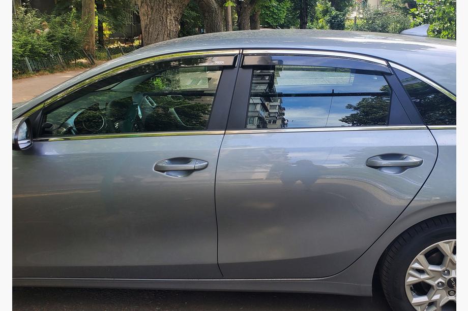 Kia Ceed 2018– Deflektory okien s chrómovou lištou HB (4 ks., Niken) Image