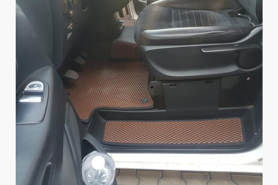 Mercedes Vito/V-trieda W447 2014– Koberčeky na prahy (3 ks, EVA, tehlové) Image