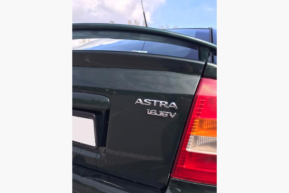 Opel Emblém 1.6 16V Fotografia 3