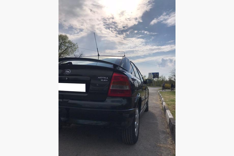 Opel Emblém 1.6 16V Fotografia 4
