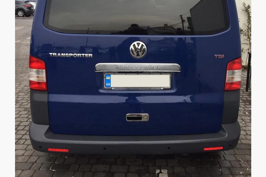 Volkswagen T5 Transporter 2003–2010 Lišta nad ŠPZ na zadné veko (s nápisom, nerez) OmsaLine – talianska nehrdzavejúca oceľ Image