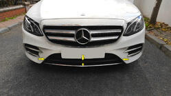 Mercedes Trieda E W213 2016–2023 Chrómová lišta na predný nárazník 2016-2020 (nerez) fotografia 2