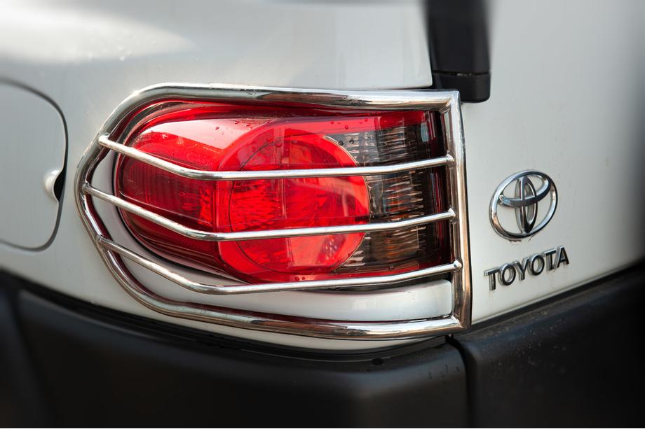Toyota FJ Cruiser 2006–2022 Ochranné kryty zadných svetiel z nehrdzavejúcej ocele (2 ks) Image