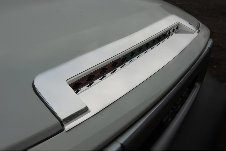 Toyota FJ Cruiser 2006–2022 Chrómové lišty na kapotu (nerezová oceľ) Image