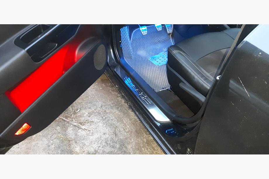 Kia Ceed 2007–2012 Nerezové prahové lišty OmsaLine (4 ks) Image